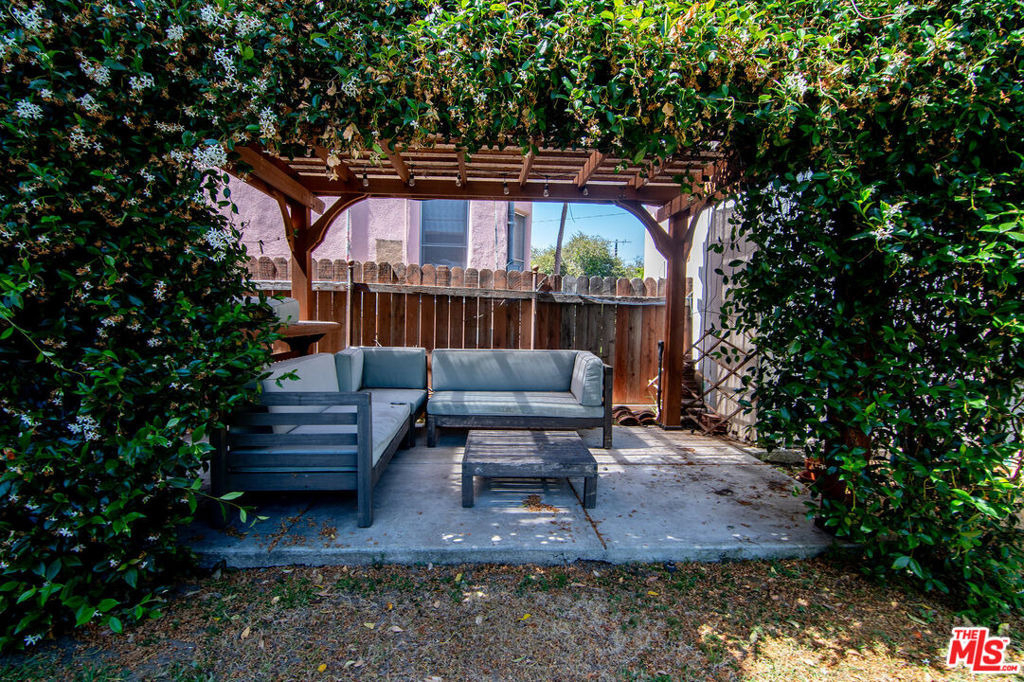 1159 S Hayworth Avenue - Photo 21