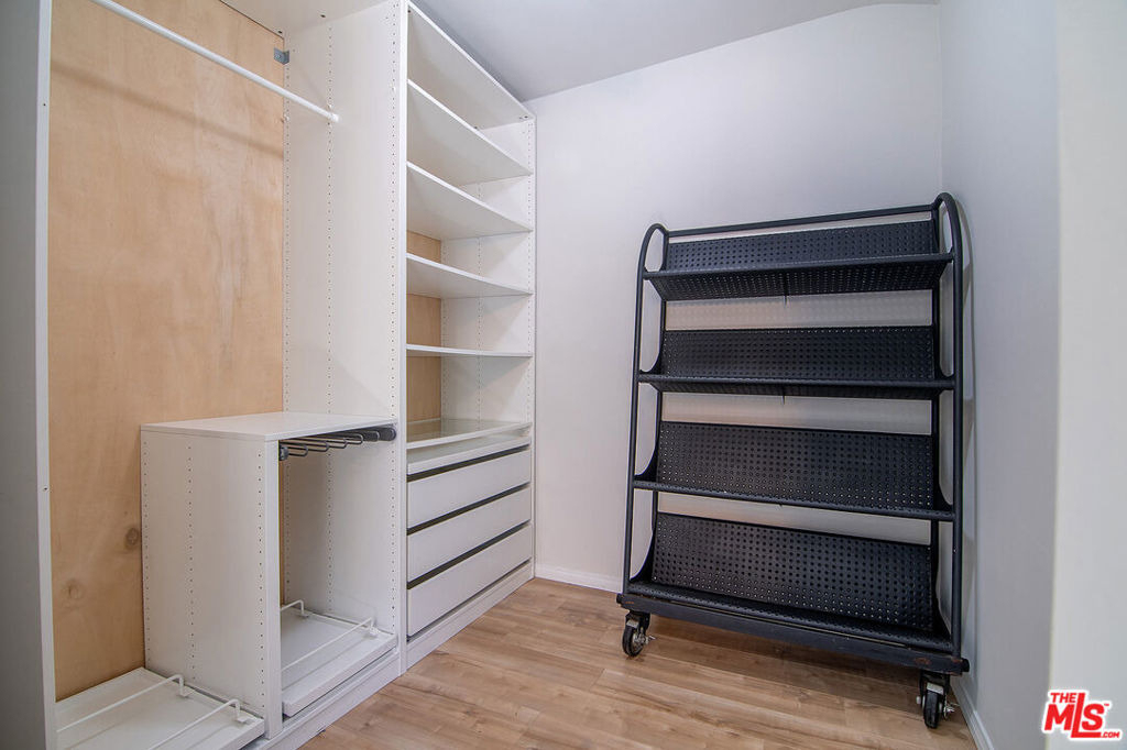 1159 S Hayworth Avenue - Photo 17
