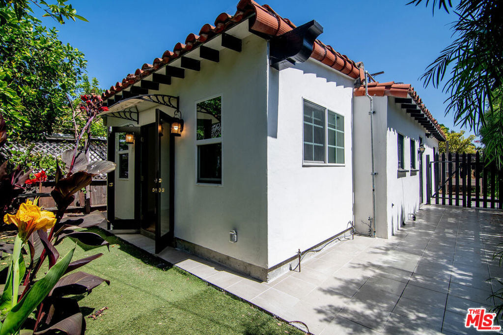 1159 S Hayworth Avenue - Photo 10