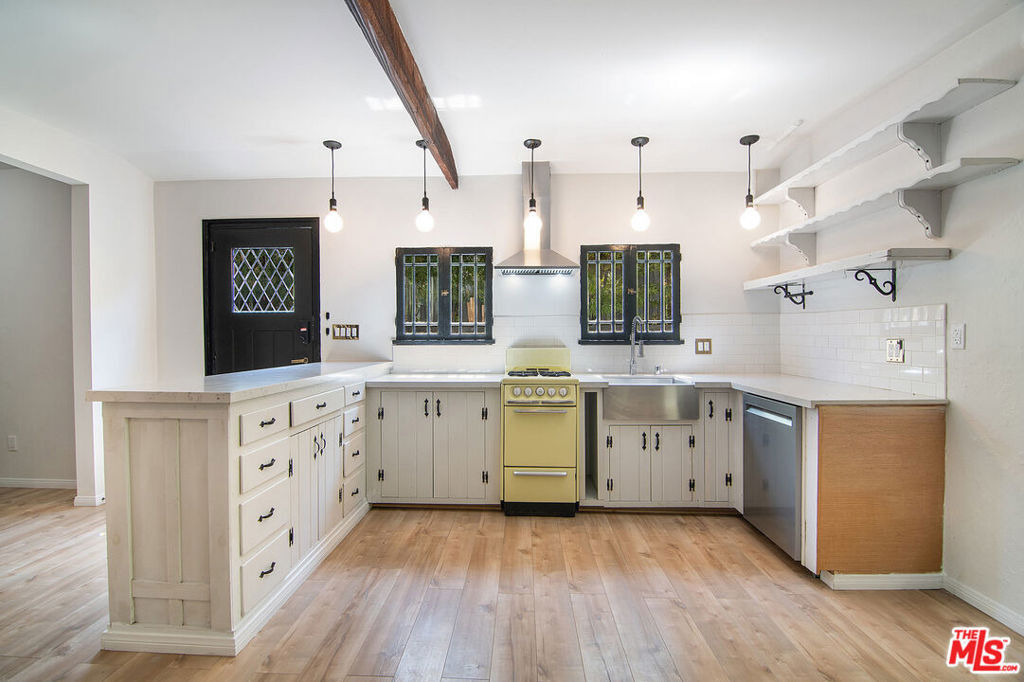 1159 S Hayworth Avenue - Photo 5