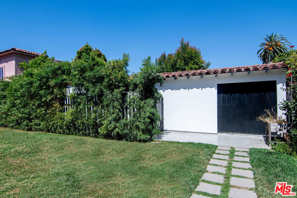 1159 S Hayworth Avenue - Photo 19
