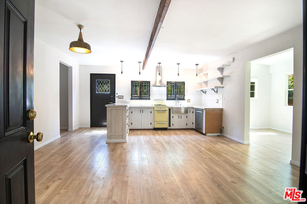 1159 S Hayworth Avenue - Photo 6