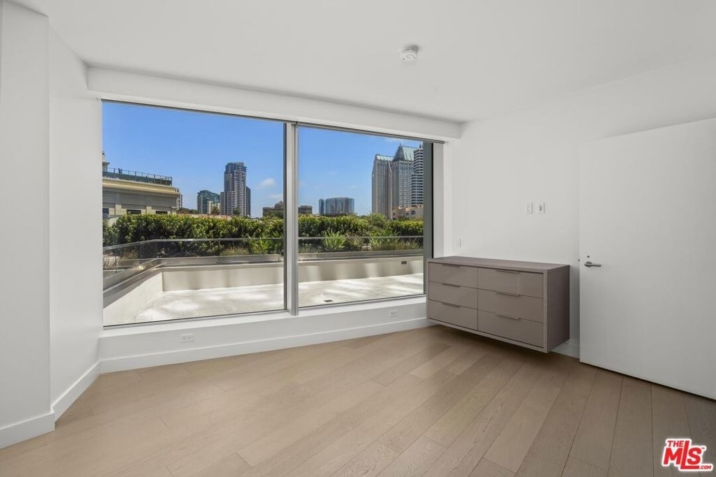 888 W E Street - Photo 28