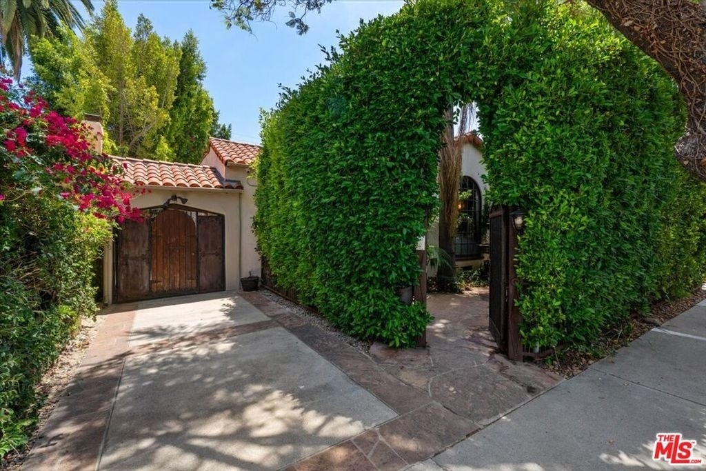 9002 Norma Place - Photo 0