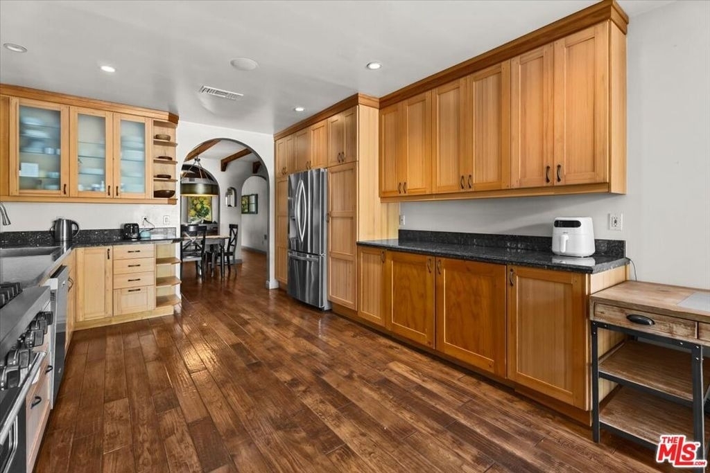 9002 Norma Place - Photo 8