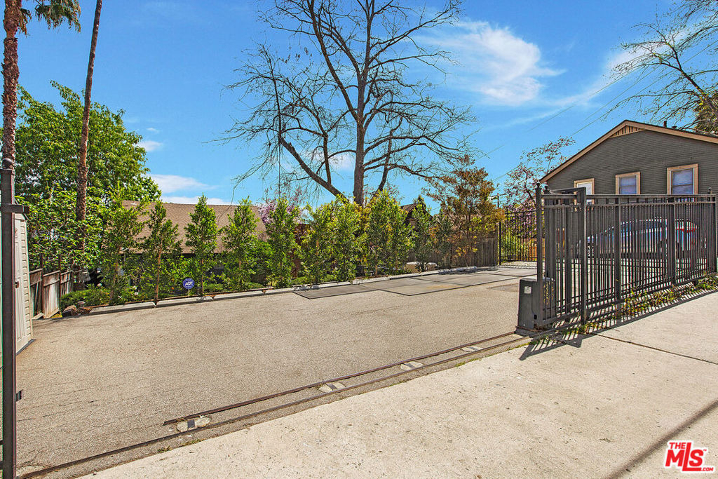 1421 N Alvarado Street - Photo 33