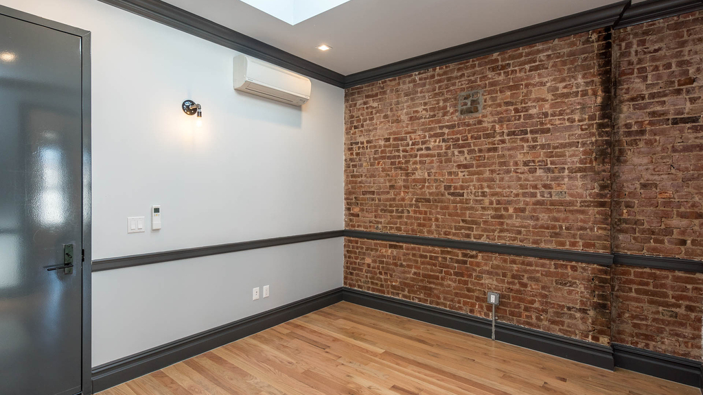 133 23rd St 11232 - Photo 17