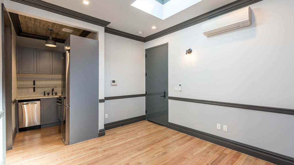 133 23rd St 11232 - Photo 16