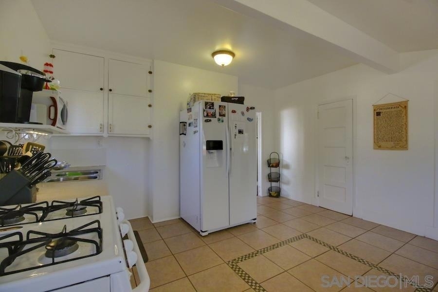 3970 Harney St - Photo 10