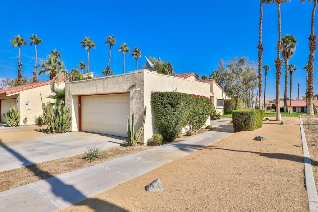 49058 Wayne Street - Photo 0