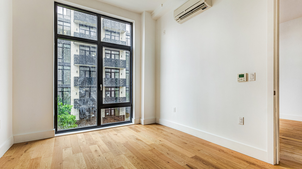 38-38 32nd St 11101 - Photo 4