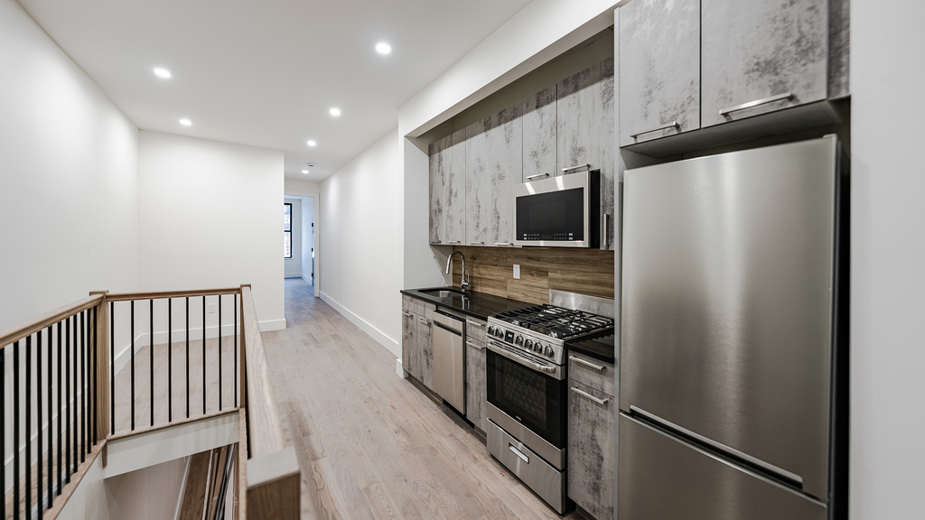 305 Harman St 11237 - Photo 12