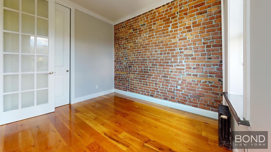 Essex Street - Photo 10
