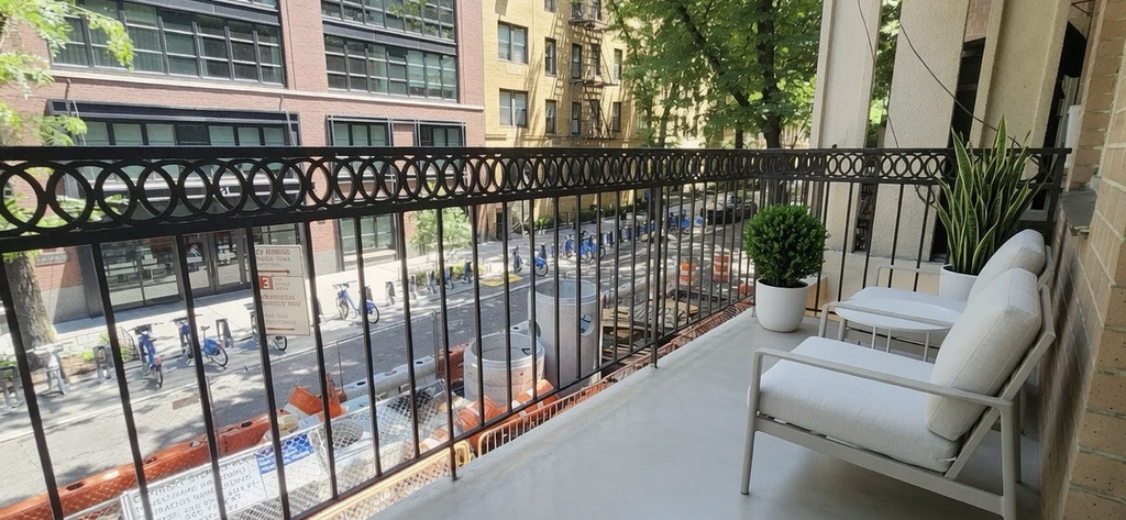 270 West 25th Street - Photo 0