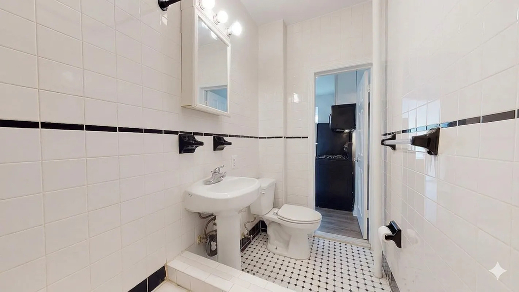 31 West 8th Street - Photo 2