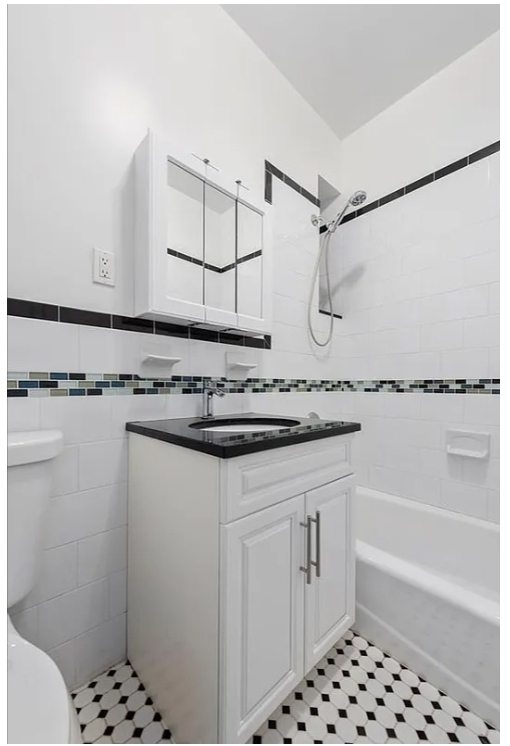 220 E 36th St - Photo 3