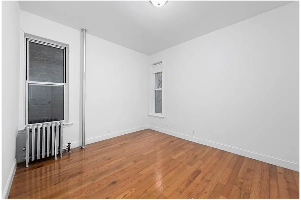220 E 36th St - Photo 2