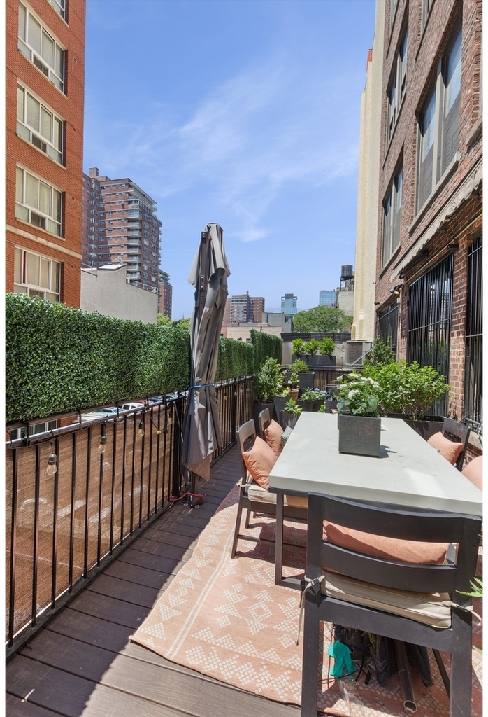 252 W 30th St - Photo 9