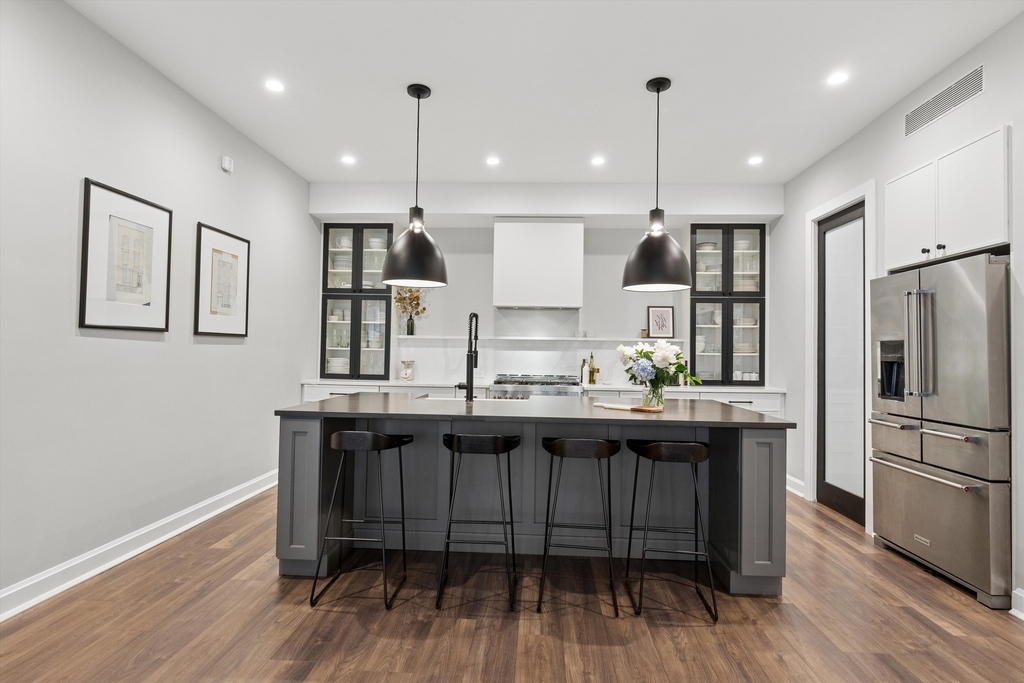 252 W 30th St - Photo 3