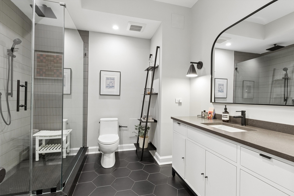 252 W 30th St - Photo 5