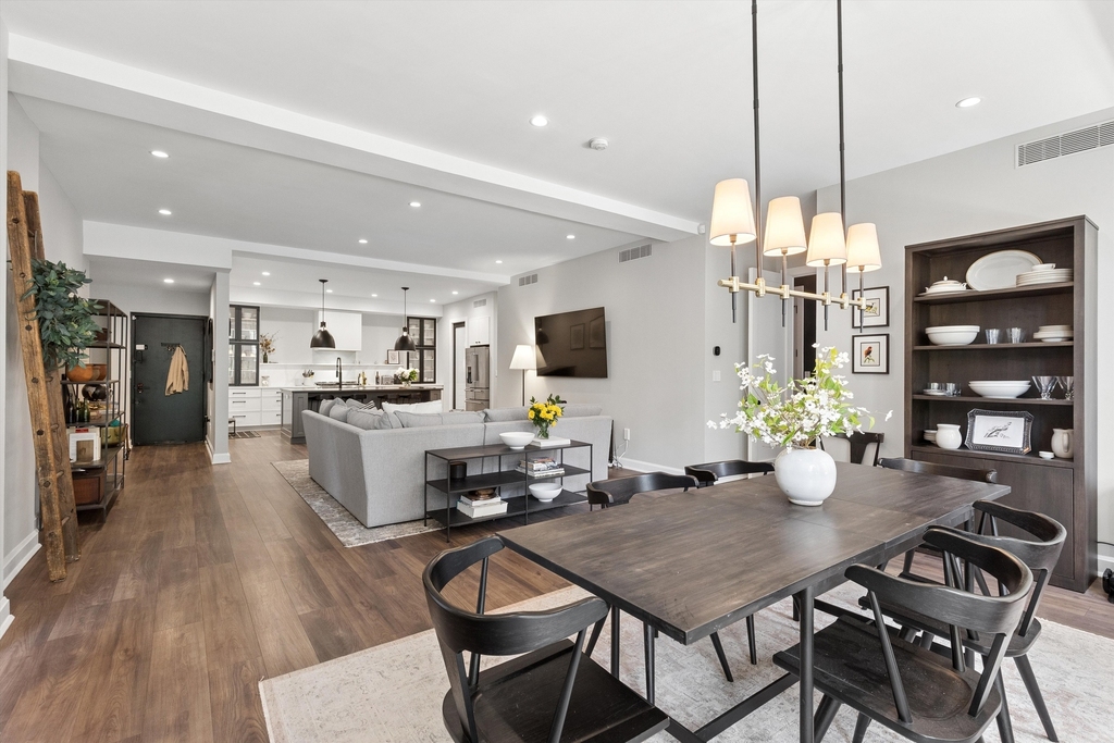 252 W 30th St - Photo 2