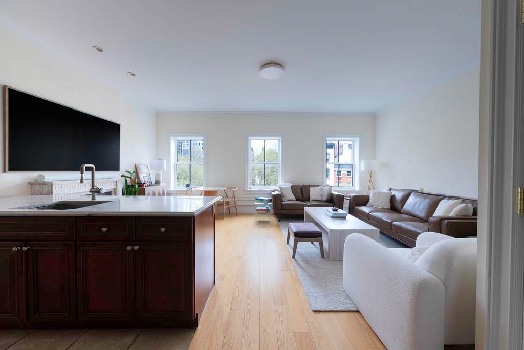 152 Ninth Ave - Photo 0