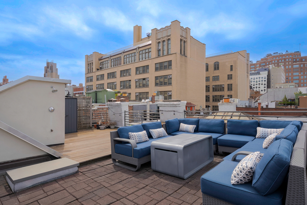 152 Ninth Ave - Photo 4
