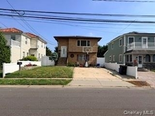23 W Alhambra Avenue - Photo 1