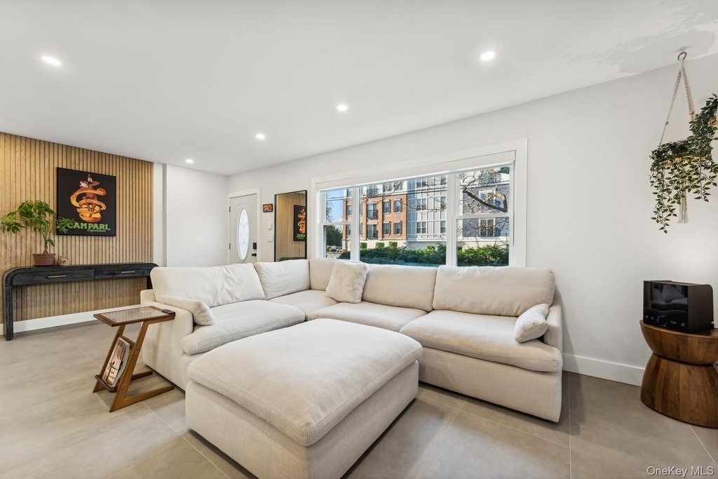 139 Gibson Boulevard - Photo 1