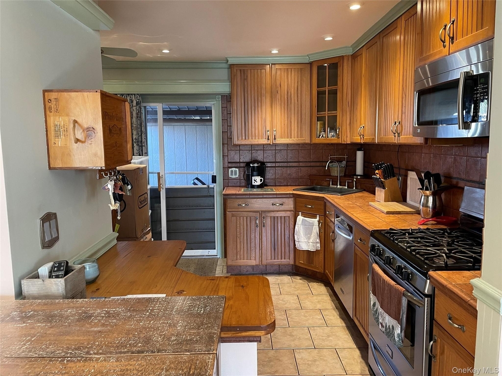 32 Park Ave - Photo 1