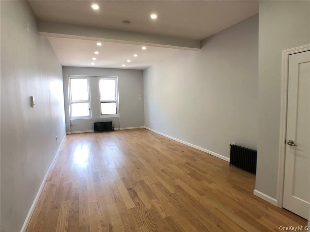 168-170 Myrtle Boulevard - Photo 2