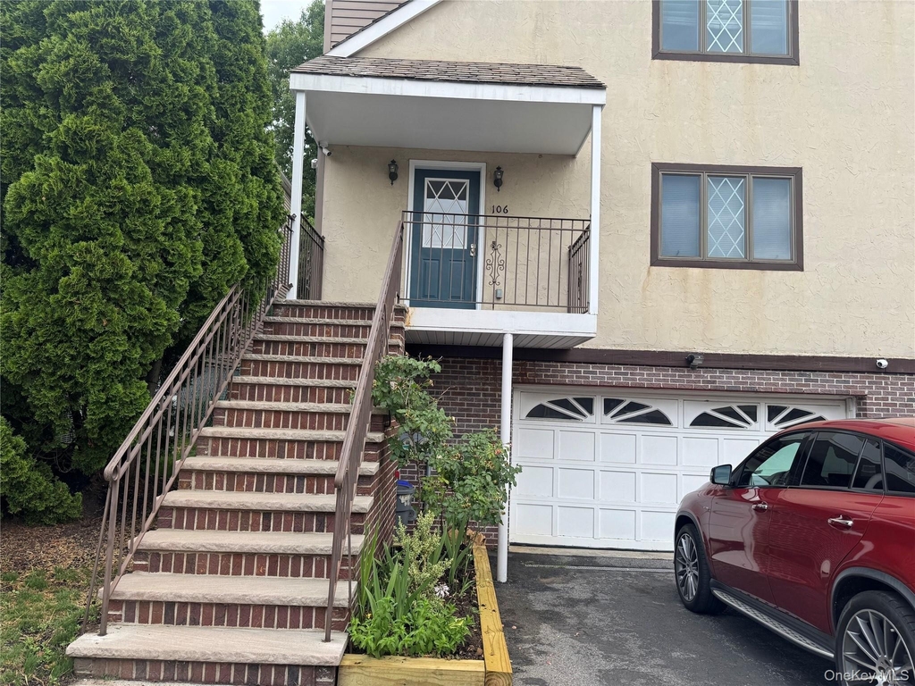 106 Pelhamdale Avenue - Photo 0