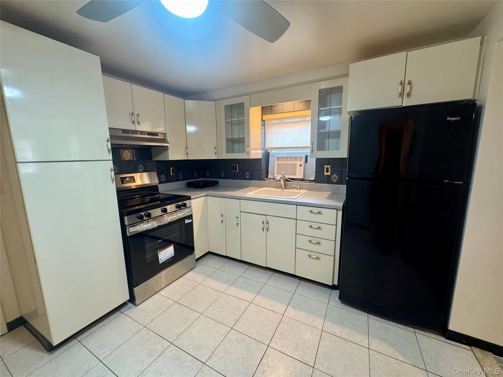 225 W 21st Street - Photo 3