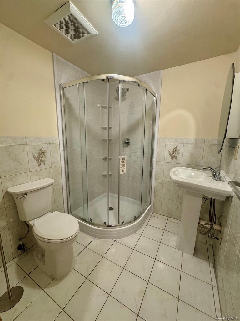 225 W 21st Street - Photo 6