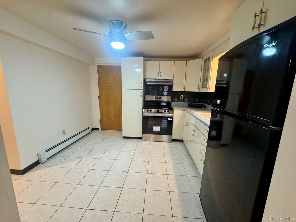 225 W 21st Street - Photo 2