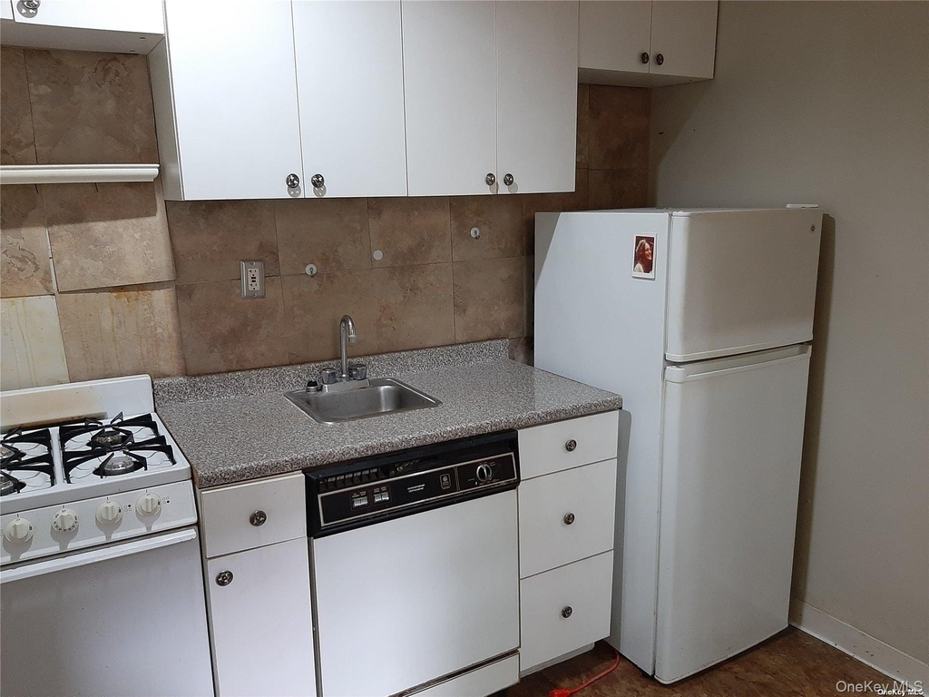1 Hillside Avenue - Photo 18
