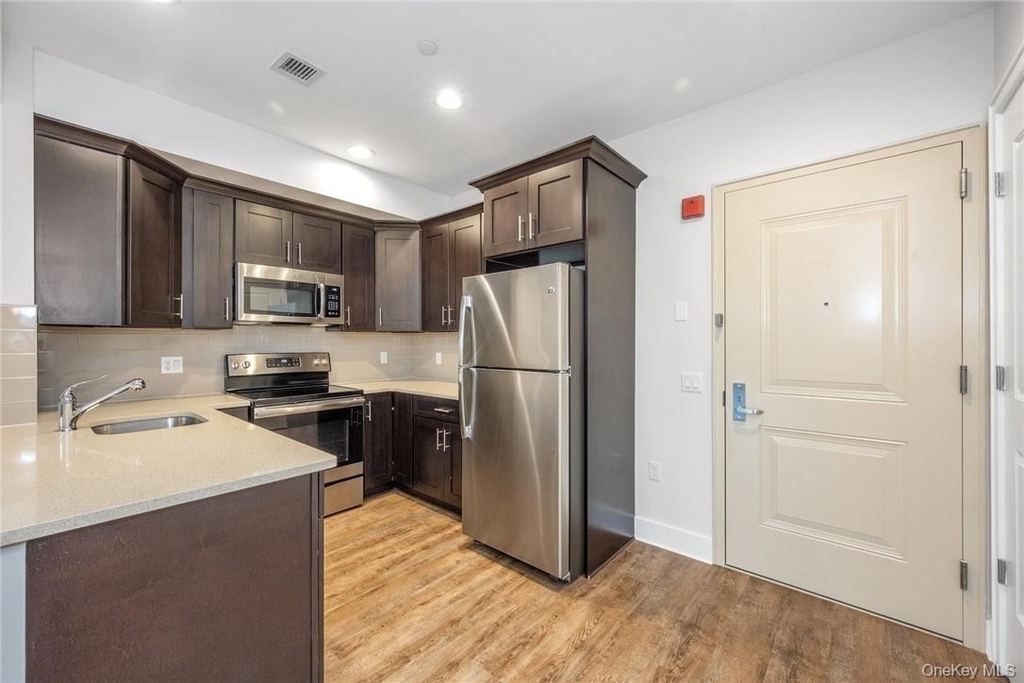 40 Jackson Avenue - Photo 5