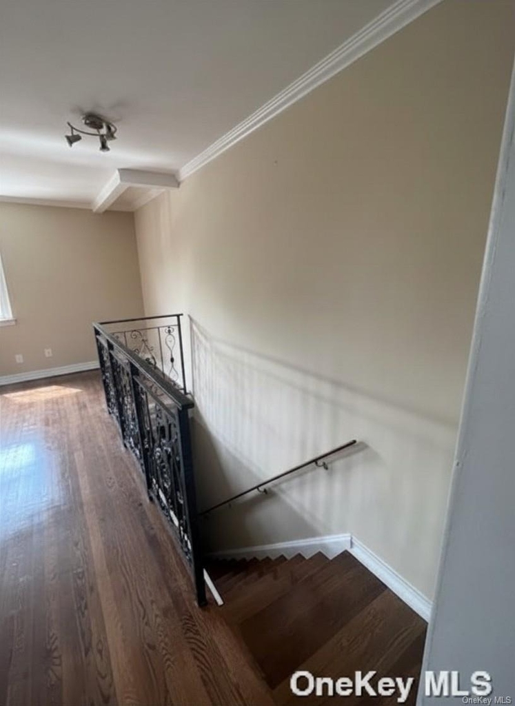 196-23 Dunton Avenue - Photo 2