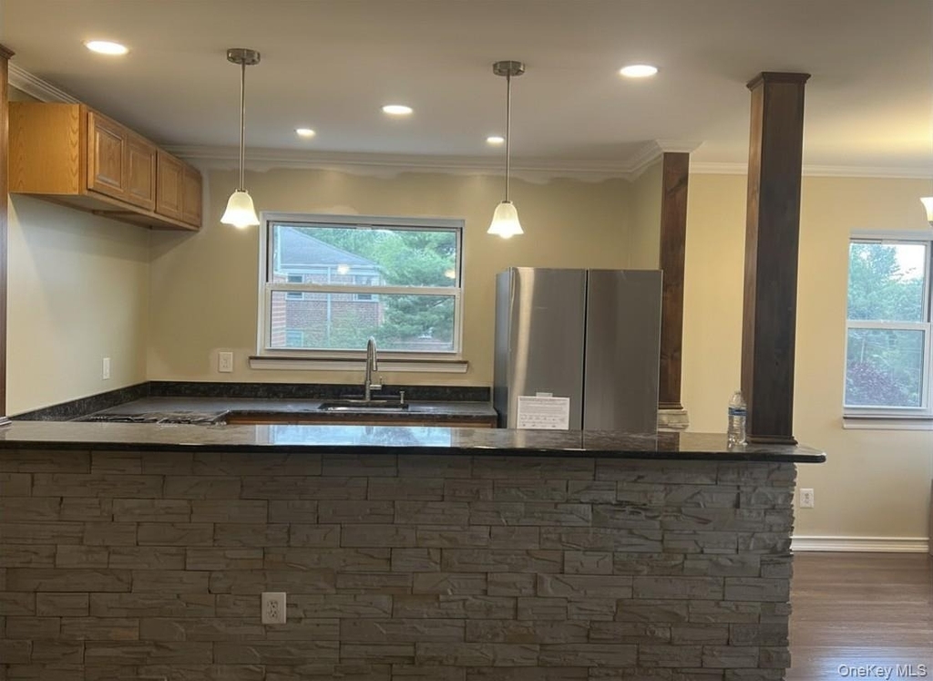 196-23 Dunton Avenue - Photo 4