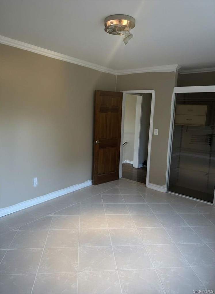 196-23 Dunton Avenue - Photo 8