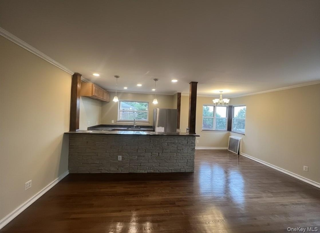 196-23 Dunton Avenue - Photo 3