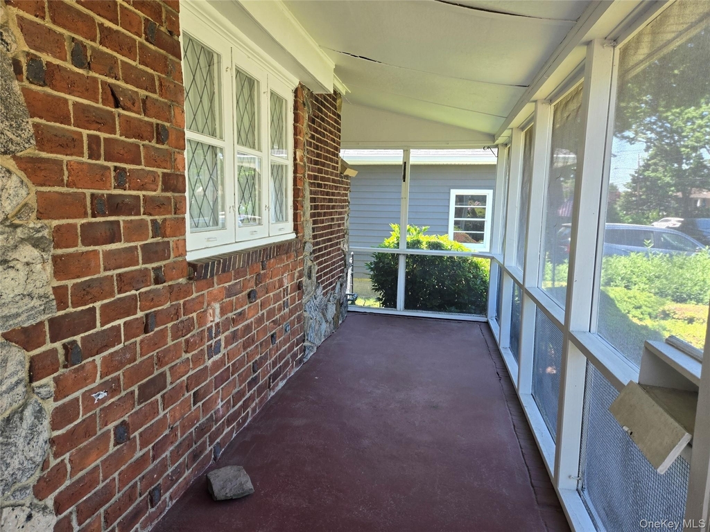 160 Glengariff Road - Photo 1