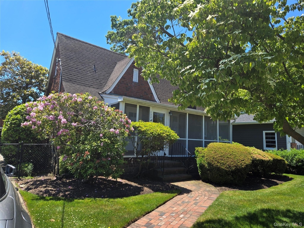 160 Glengariff Road - Photo 0
