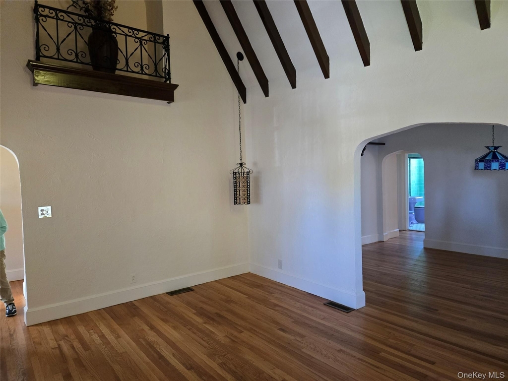 160 Glengariff Road - Photo 3