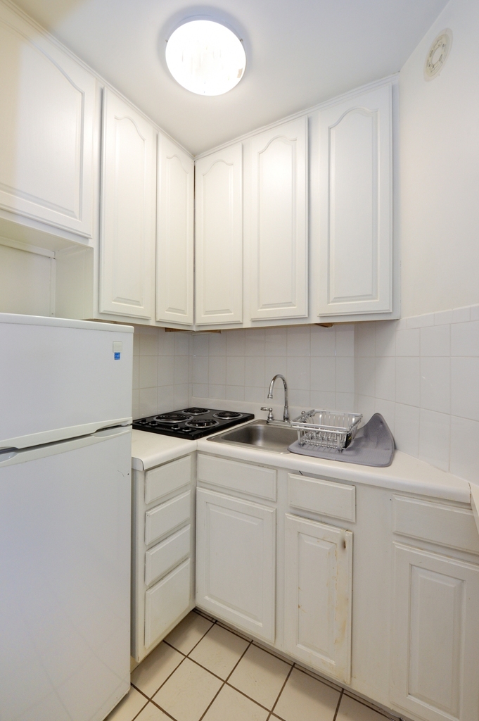 251 East 49th Street - Photo 3