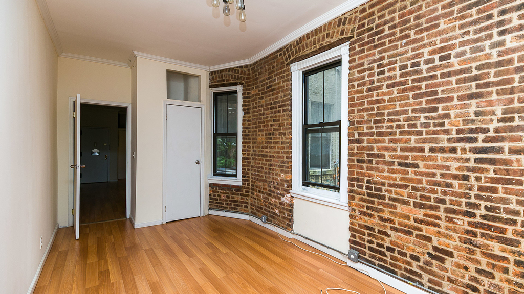 71 Pineapple St 11201 - Photo 1