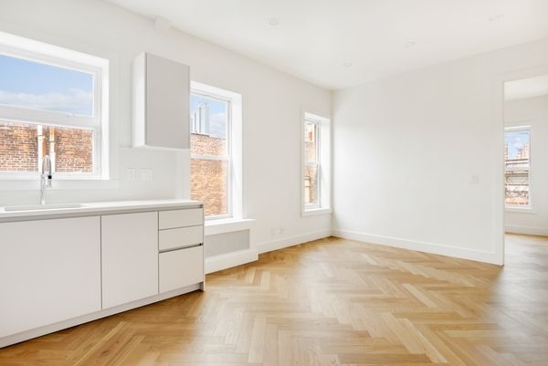 427 Dean Street - Photo 2