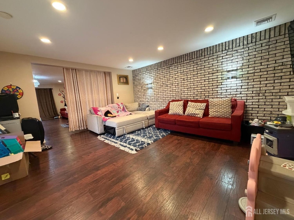 35 Clark Avenue - Photo 7