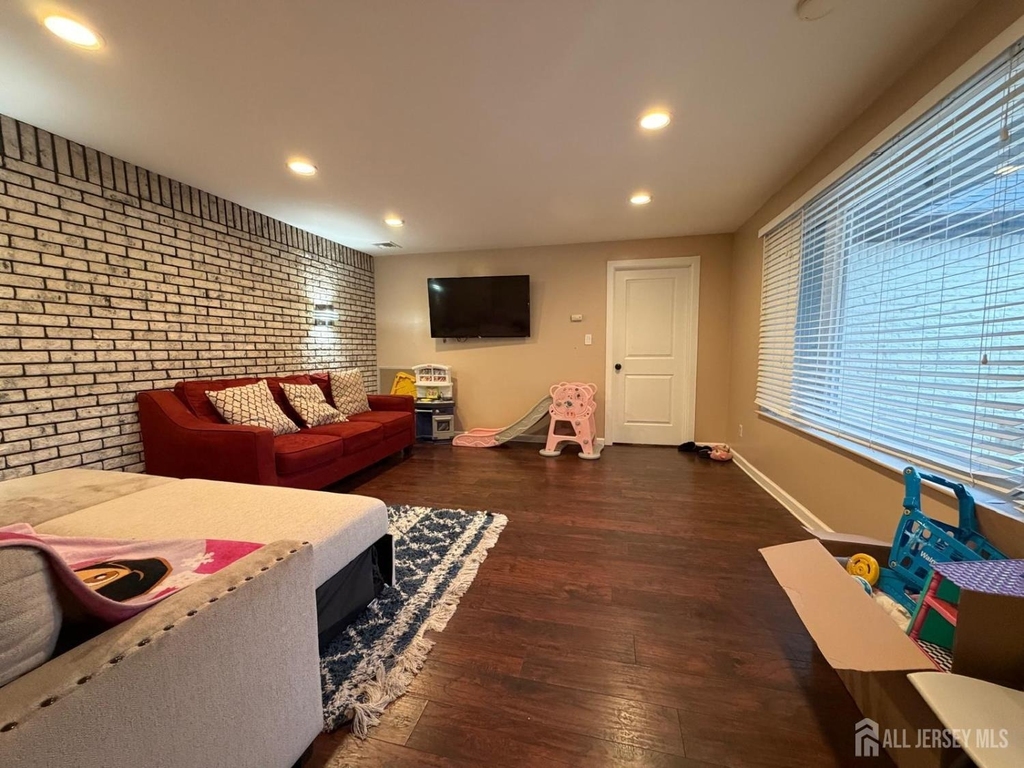 35 Clark Avenue - Photo 8