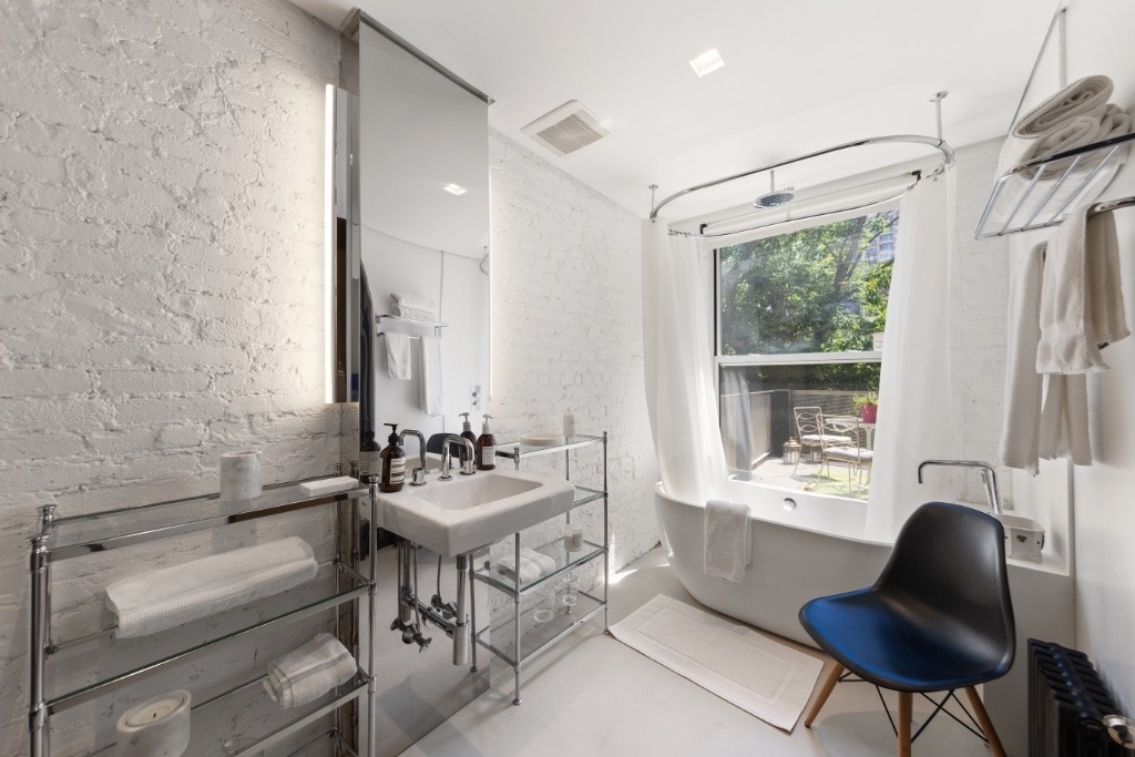 126 E 62nd Street - Photo 11